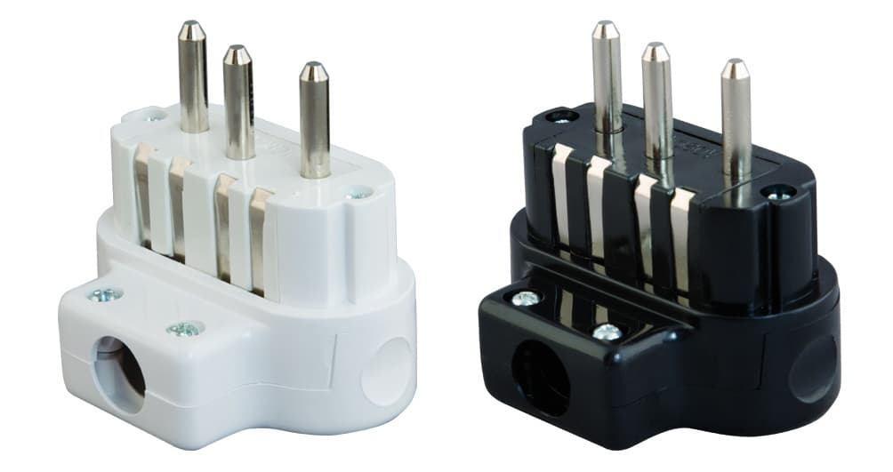 Utikač tropolni L crni PVC